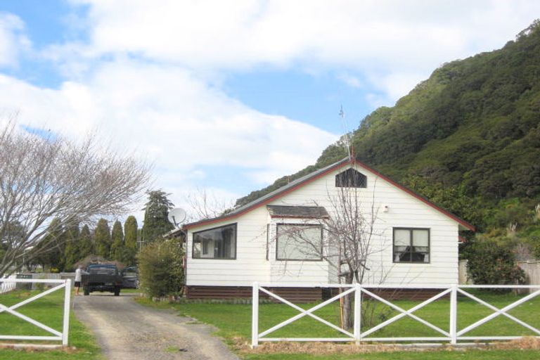 Photo of property in 1 Pioneer Place, Matata, Whakatane, 3194