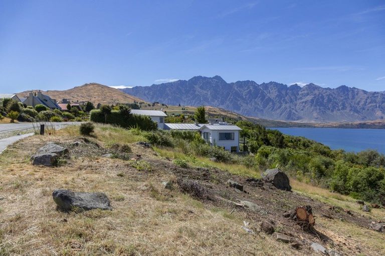Photo of property in 66 Cedar Drive, Kelvin Heights, Queenstown, 9300