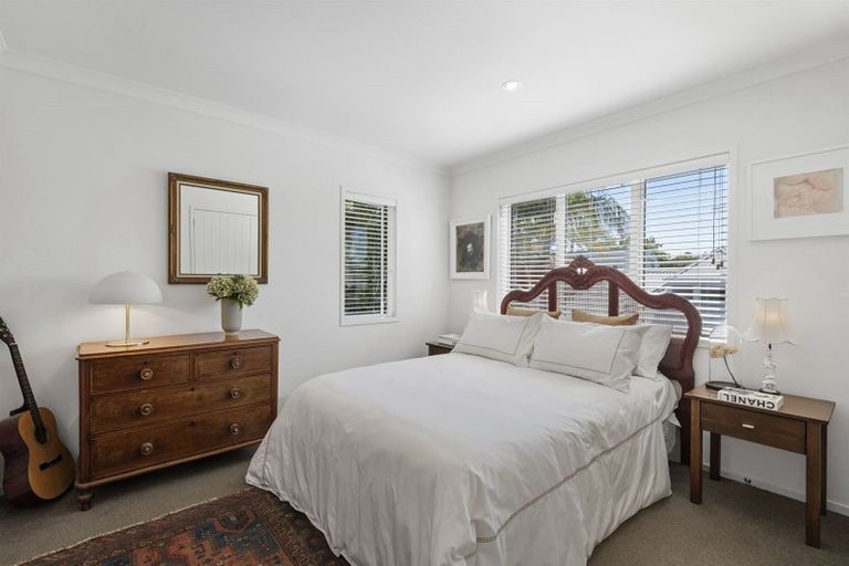 Photo of property in 11a Rodney Road, Northcote Point, Auckland, 0627