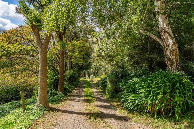 Photo of property in 8 Shadbolts Road, Pigeon Bay, Akaroa, 7583