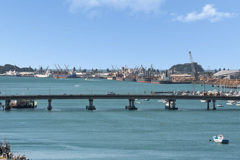 Photo of property in 15/72a Devonport Road, Tauranga, 3110