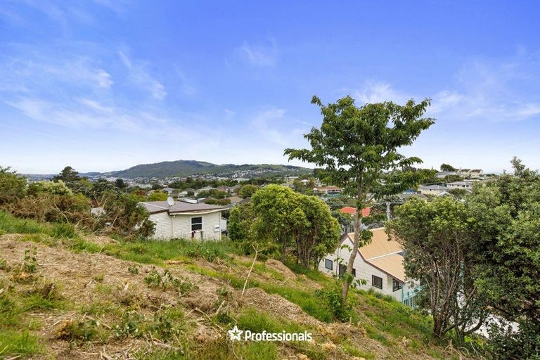 Photo of property in 14 Owhiti Street, Titahi Bay, Porirua, 5022