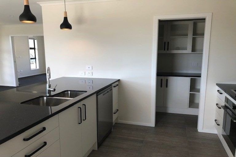 Photo of property in 8 Tapuhikura Street, Waikanae, 5036