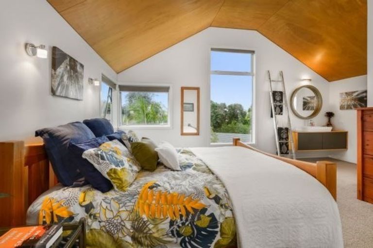 Photo of property in 18 Markham Place, Bucklands Beach, Auckland, 2012