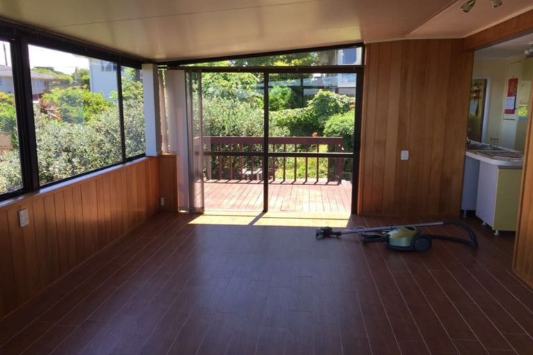 Photo of property in 3 Lavery Place, Sunnynook, Auckland, 0632