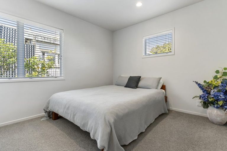 Photo of property in 2/118 Victoria Road, Devonport, Auckland, 0624