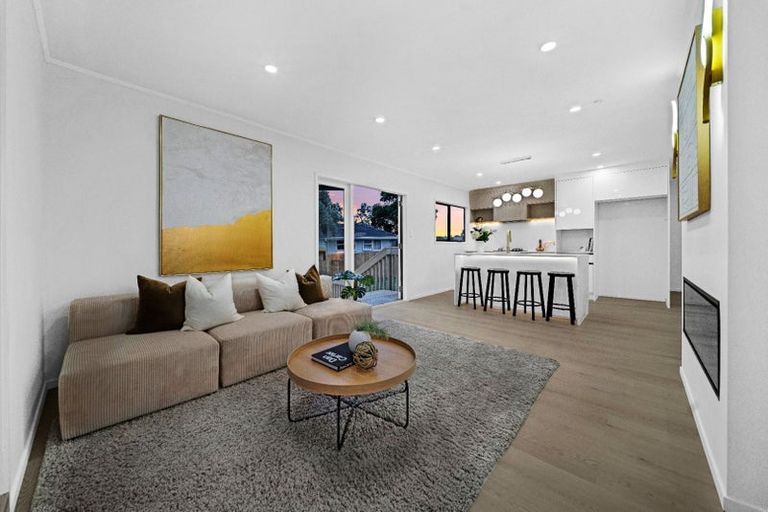 Photo of property in 40 West Harbour Drive, West Harbour, Auckland, 0618