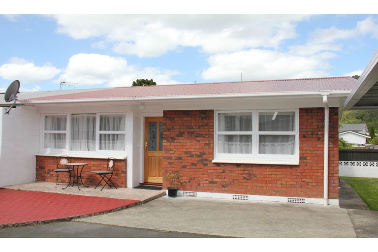 Photo of property in 12 Graham Street, One Tree Point, 0118