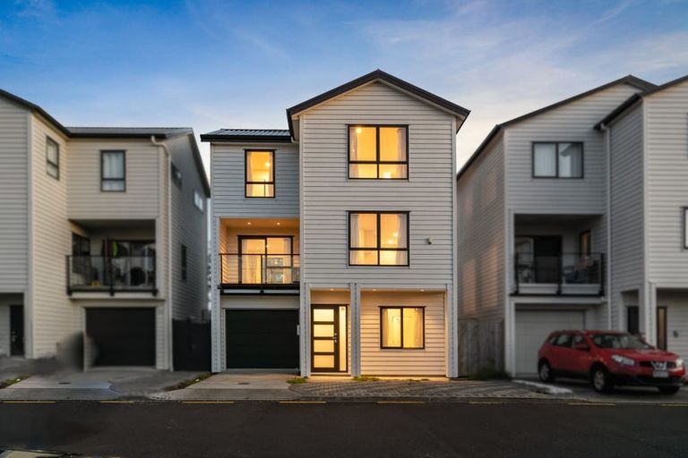 Photo of property in 27 Laquinta Place, Flat Bush, Auckland, 2019