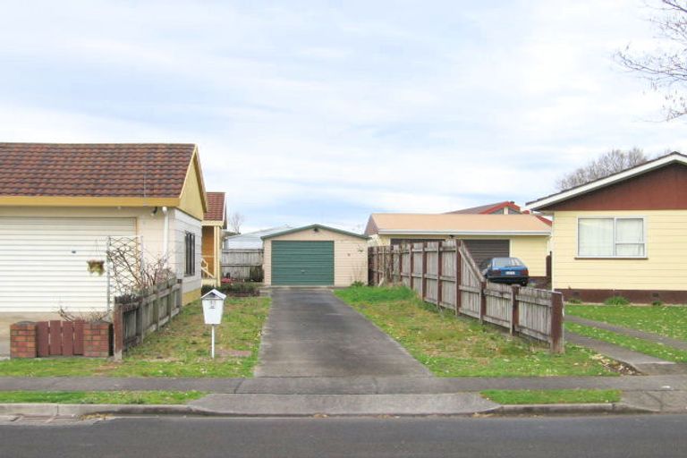 Photo of property in 13 Kentucky Crescent, Nawton, Hamilton, 3200