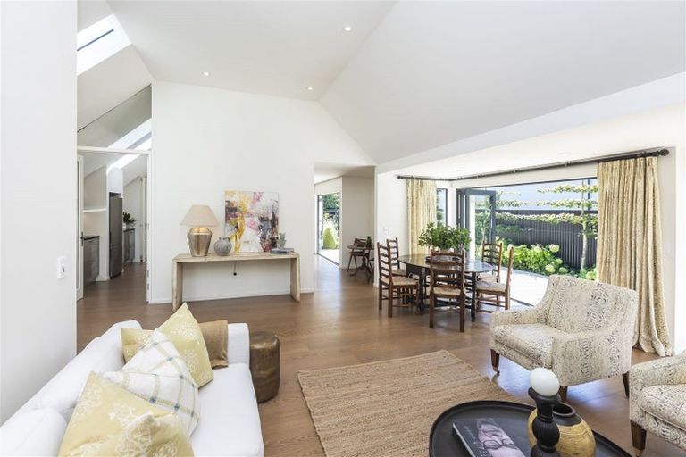 Photo of property in 15b Waiwetu Street, Fendalton, Christchurch, 8052