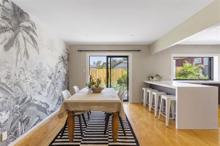 Photo of property in 2 Towra Place, Botany Downs, Auckland, 2010