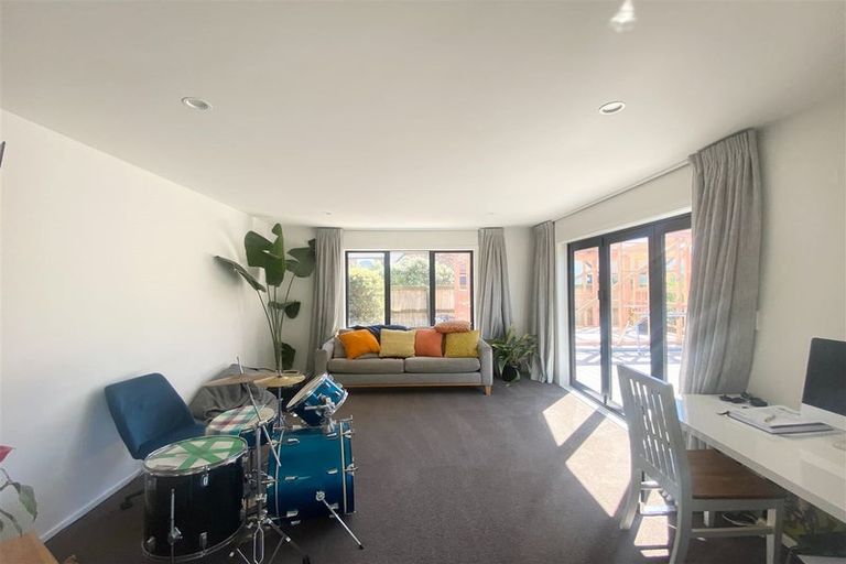 Photo of property in 32 Orlando Crescent, Waimairi Beach, Christchurch, 8083