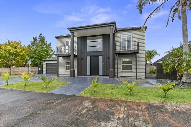 Photo of property in 6a Mansion Court, West Harbour, Auckland, 0618