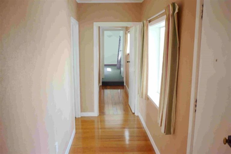 Photo of property in 77 Te Atatu Road, Te Atatu South, Auckland, 0610