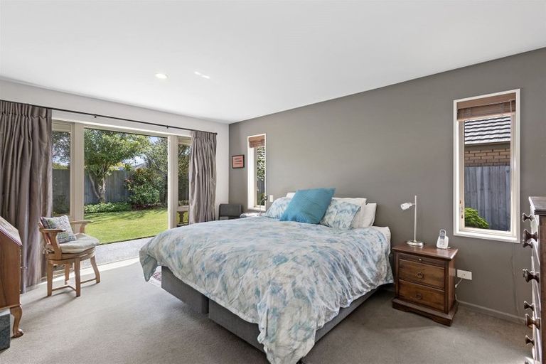 Photo of property in 30 Foresters Crescent, Parklands, Christchurch, 8083