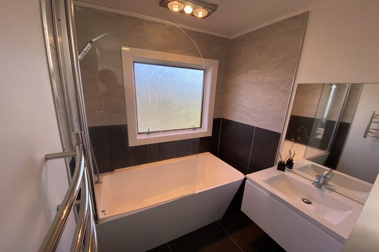 Photo of property in 1/19 Tree View Avenue, Glenfield, Auckland, 0629