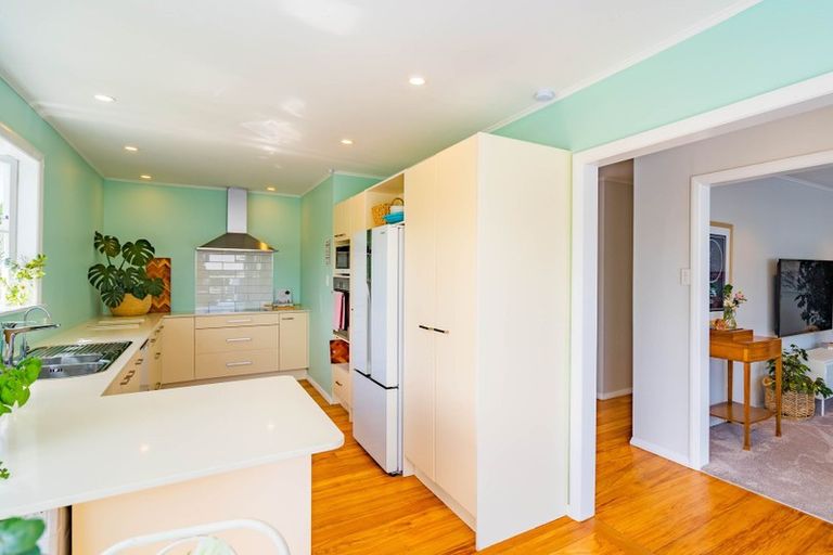 Photo of property in 12b Tiromoana Road, Raumati South, Paraparaumu, 5032