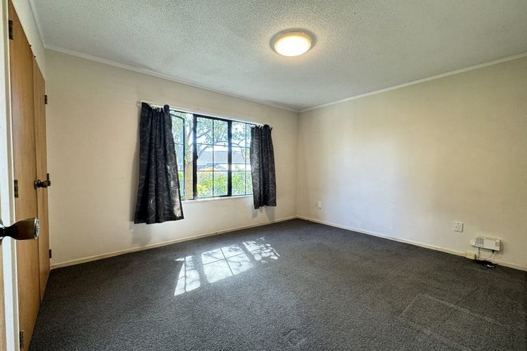 Photo of property in 18 Sunward Rise, Glenfield, Auckland, 0629