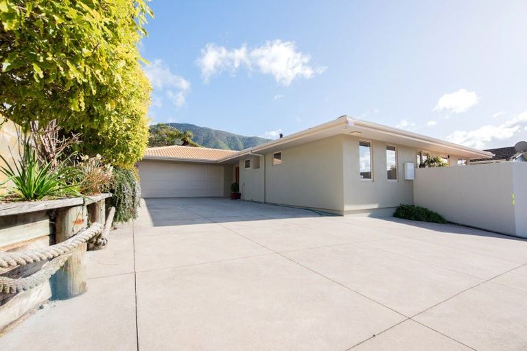 Photo of property in 75 Kent Street, Picton, 7220