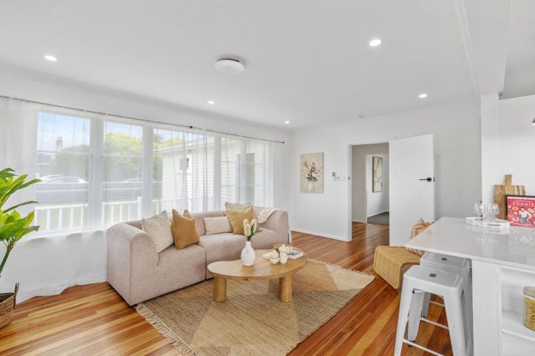 Photo of property in 81 Bartholomew Road, Levin, 5510