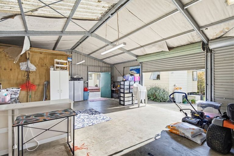 Photo of property in 2257 South Head Road, South Head, Helensville, 0874