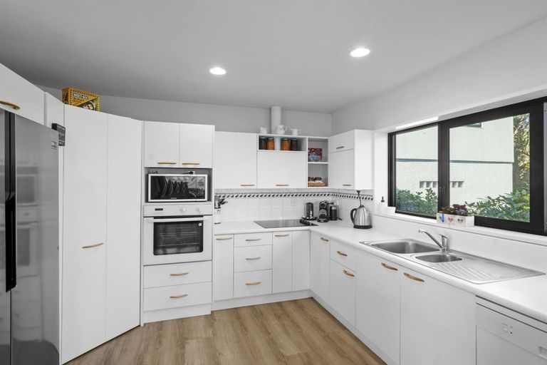 Photo of property in 18 Rockview Place, Mount Pleasant, Christchurch, 8081