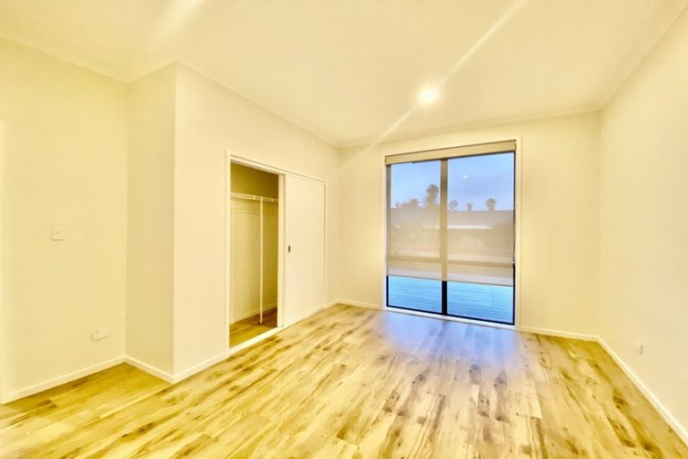 Photo of property in 12 Waituarua Drive, Takanini, 2112