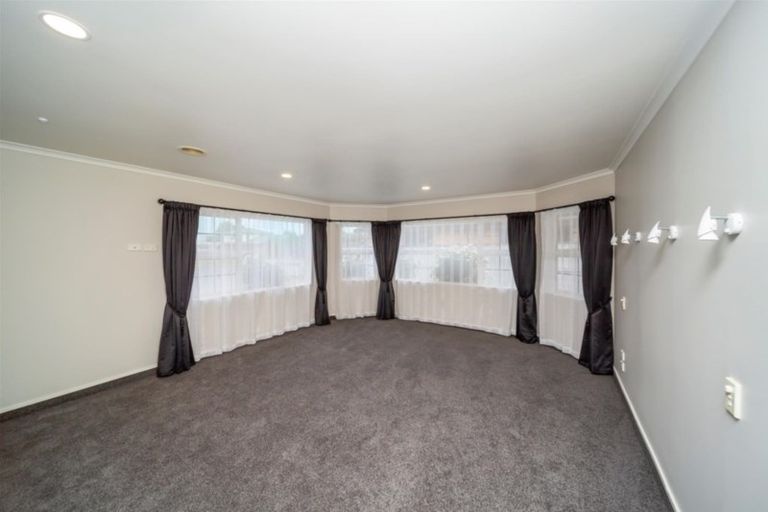 Photo of property in 7 Edna Wills Place, Hawera, 4610