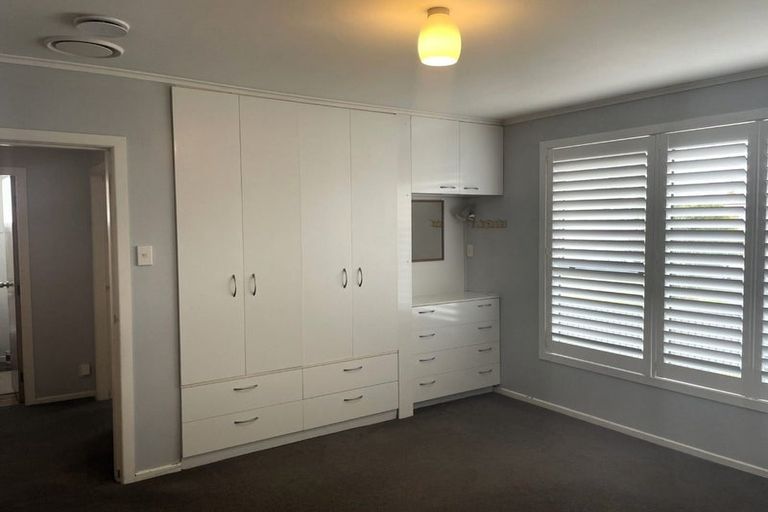 Photo of property in 8 Divich Avenue, Te Atatu South, Auckland, 0610