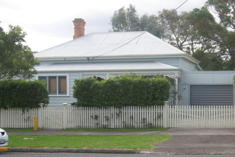 Photo of property in 28 Mozeley Avenue, Devonport, Auckland, 0624