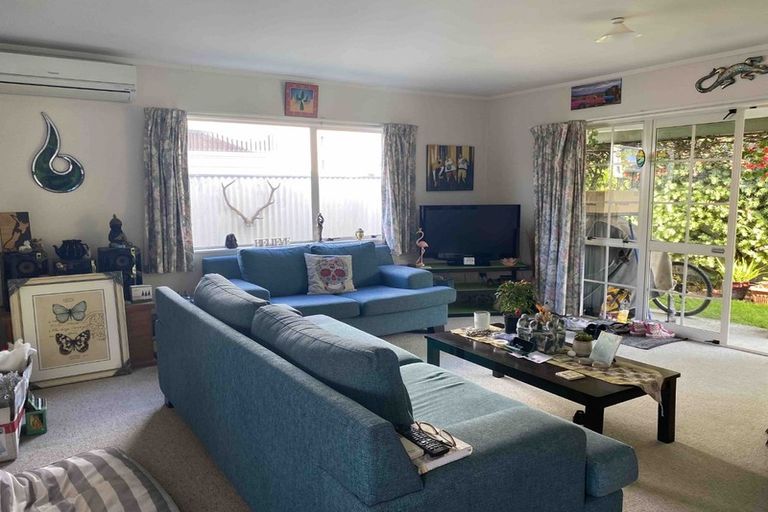 Photo of property in 6a Howard Road, Taradale, Napier, 4112