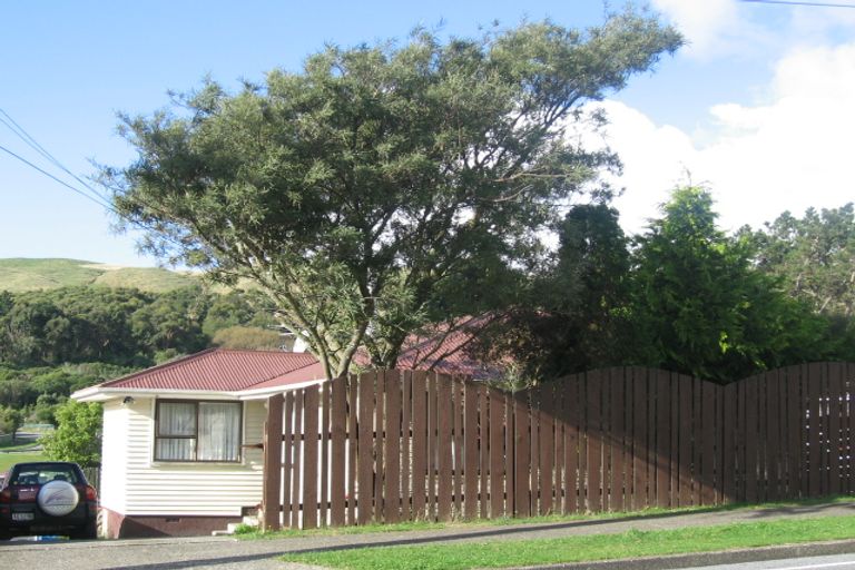 Photo of property in 114 Driver Crescent, Cannons Creek, Porirua, 5024