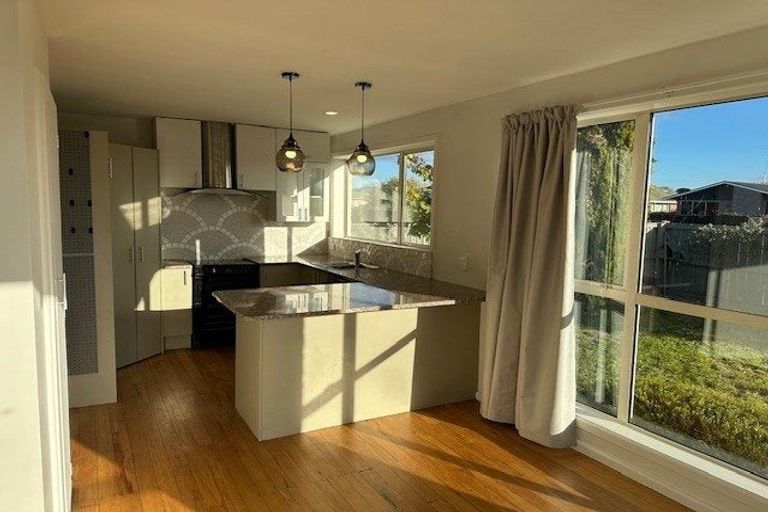 Photo of property in 102 Effingham Street, North New Brighton, Christchurch, 8083