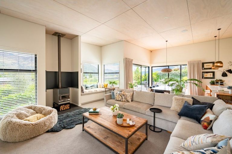 Photo of property in 1 Kirimoko Crescent, Wanaka, 9305