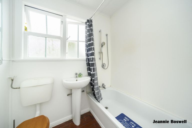 Photo of property in 654 Featherston Street, Roslyn, Palmerston North, 4414