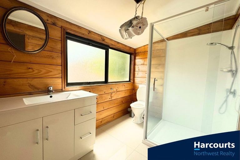 Photo of property in 6a Cambric Place, Botany Downs, Auckland, 2010