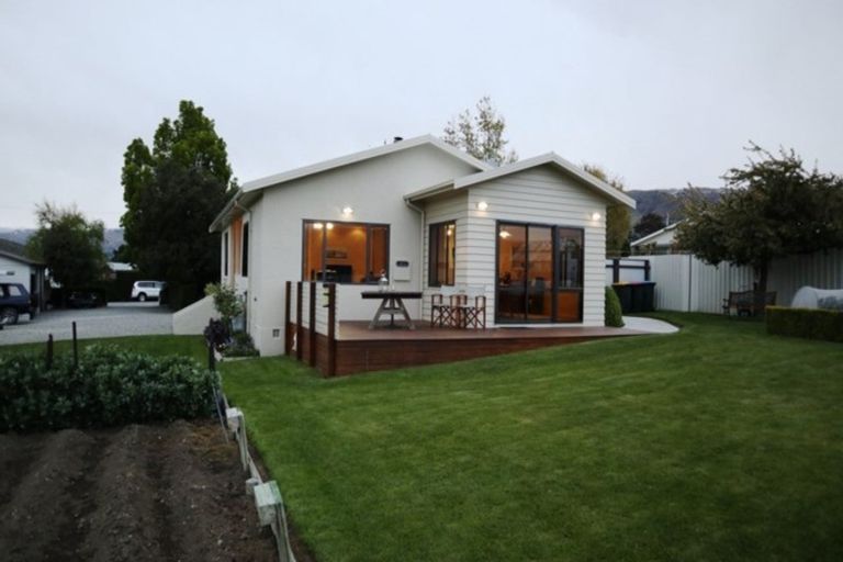 Photo of property in 2 Hall Road, Bannockburn, Cromwell, 9384