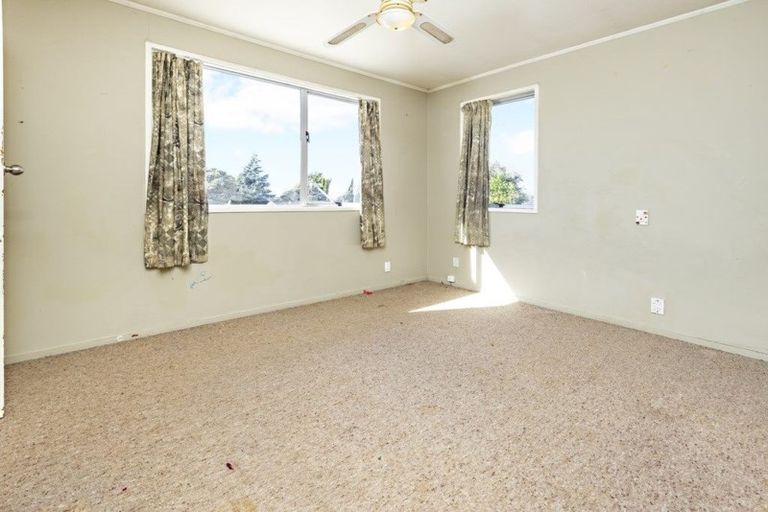 Photo of property in 15 Becker Drive, Weymouth, Auckland, 2103