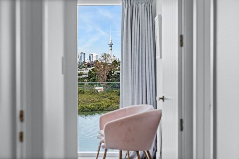 Photo of property in 1 Bangor Street, Point Chevalier, Auckland, 1022