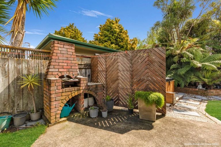 Photo of property in 33 Winston Avenue, Hokowhitu, Palmerston North, 4410