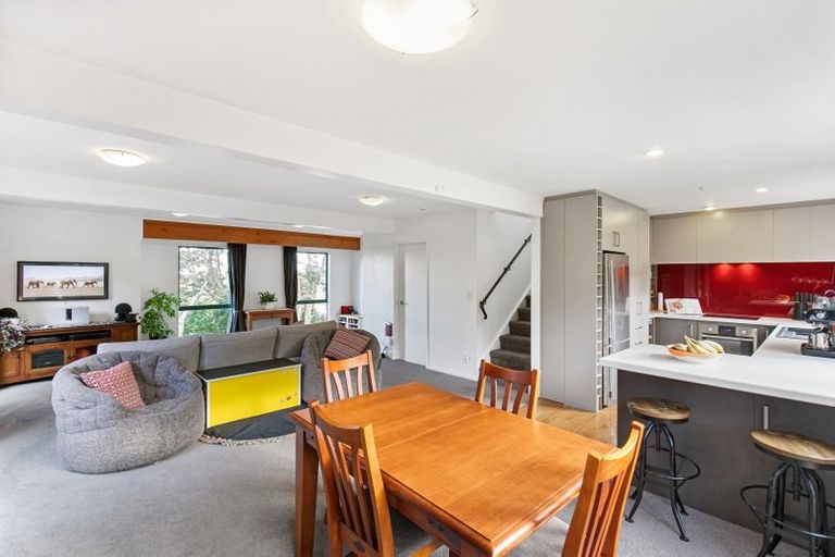 Photo of property in 2/9 Park Hill Road, Birkenhead, Auckland, 0626