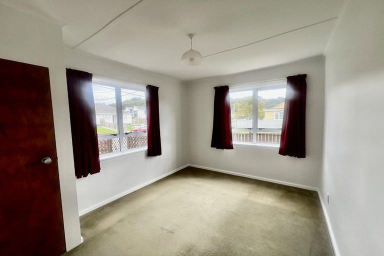 Photo of property in 8 Gillespie Street, Taita, Lower Hutt, 5011
