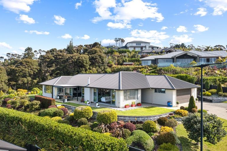Photo of property in 8 Woodridge Drive, Stanmore Bay, Whangaparaoa, 0932