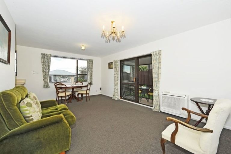 Photo of property in 2/20 Kirsten Place, Parklands, Christchurch, 8083