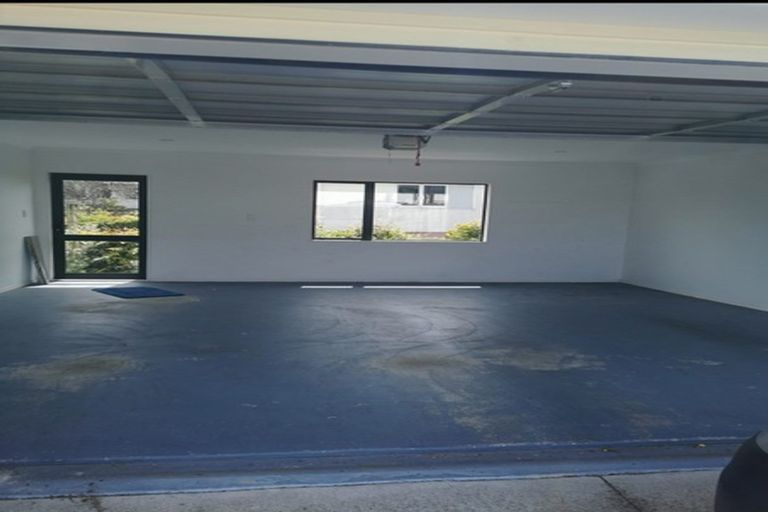 Photo of property in 21a Kirrie Avenue, Te Atatu South, Auckland, 0610