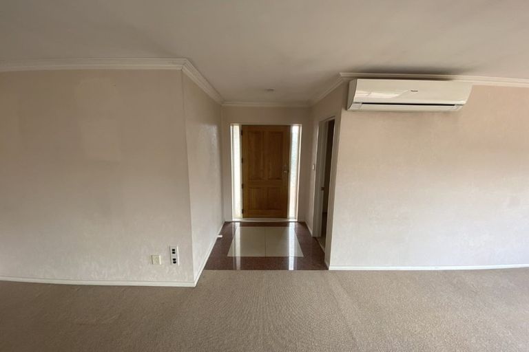 Photo of property in 22 Nuneaton Drive, Flat Bush, Auckland, 2019