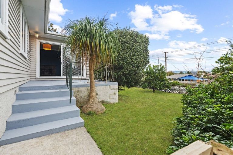 Photo of property in 60 Kingswood Road, Brookfield, Tauranga, 3110