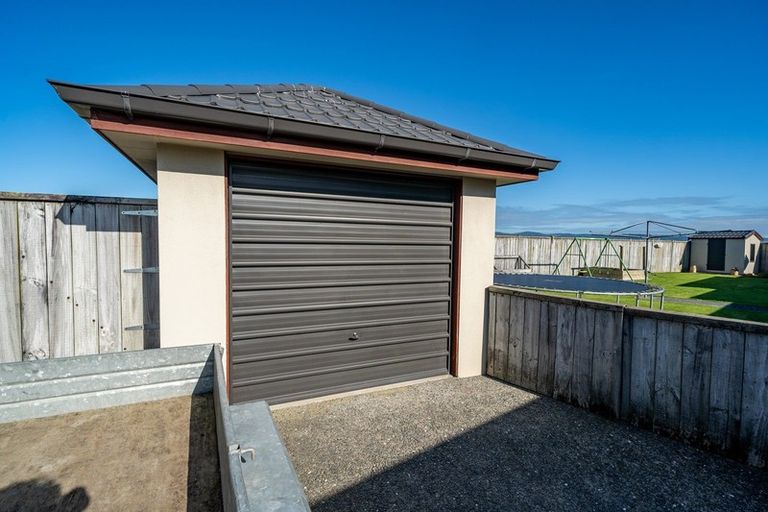 Photo of property in 16 Harris Place, Ngatea, 3503