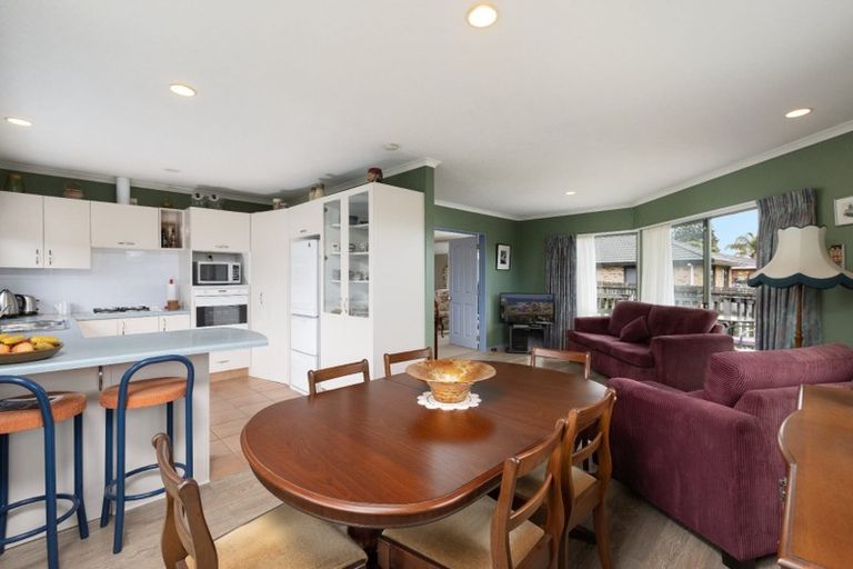 Photo of property in 5 Burnt Oak Drive, Pyes Pa, Tauranga, 3112